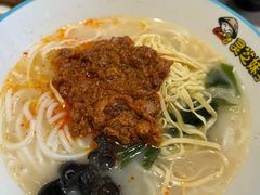 辣肉酱米线-灵芝妹子海鲜米线(劳动公园店)