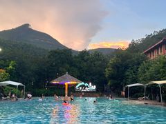 -十万大山布透温泉