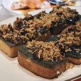 大快朵颐烤鸭时