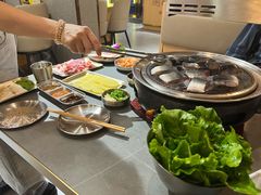 -围炉肉舍•炭烤活鳗•丹东海鲜烤肉(步行街店)