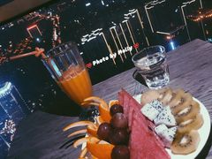 -黄金时代游泳健身云畔会所(绿地中心双子塔店)
