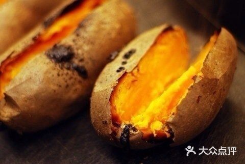 #烤番薯#  现在在马路上已经很少能看到大爷大妈拉个