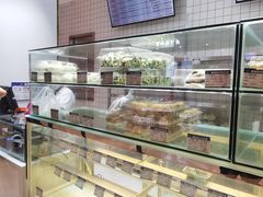 面包甜点陈列柜-白玉兰食品甜凤店(合生汇店)