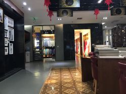 -现代经典婚纱摄影