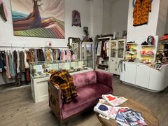 -Retrock Designer Vintage Store