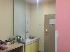 -雅住连锁酒店(琉璃场地铁站店)