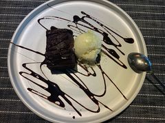 布朗尼配冰淇淋-at cafe 意大利餐厅(集美店)