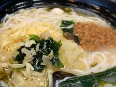 -灵芝妹子海鲜米线(香炉礁山姆店)