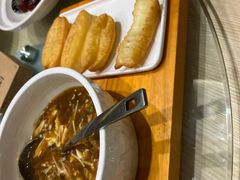 小油条配酸辣汤-味莊·青岛菜(石老人店)