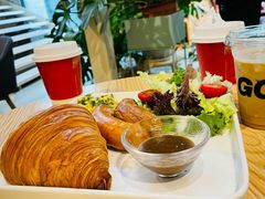 英式牛角包配芝士肠全餐-GOTLOT COFFEE&KITCHEN角落厨房NOOK店