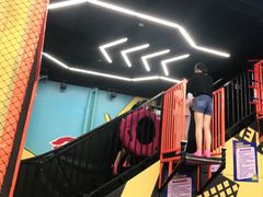 -爱蹦iBOON蹦床运动馆(江汉店)