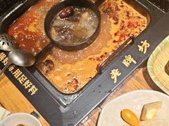 -老牌坊云南鱼豆花火锅(爱建店)