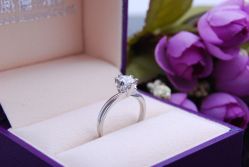 -威德钻石-克拉钻大本营(南京东路店)