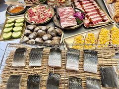 -围炉肉舍•炭烤活鳗•丹东海鲜烤肉(步行街店)