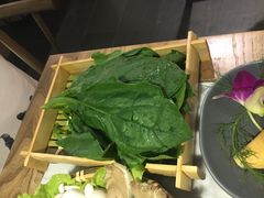 -尚尚仙·酸汤猪手·猪肚鸡火锅(华联万柳购物中心店)