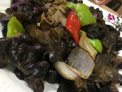 木耳炒肉-清真·伊清阁餐厅