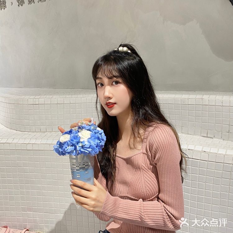 魔都超出片ins风店💐|饮料上有真的整簇鲜花