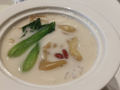 浓鸡汤竹笙炖花胶-北京厨房(西安SKP店)