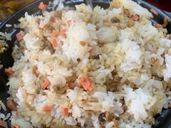 蘑菇火腿煲仔饭-煲来饱去冷水鱼