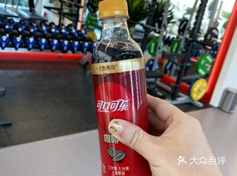 很神奇的口感！第一次喝有咖啡味的可乐！