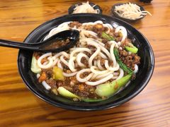 -丽虹云南过桥米线(兴工街店)