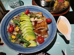 鸡肉牛油果藜麦沙拉（5月上新）-西堤牛排(恒隆广场店)