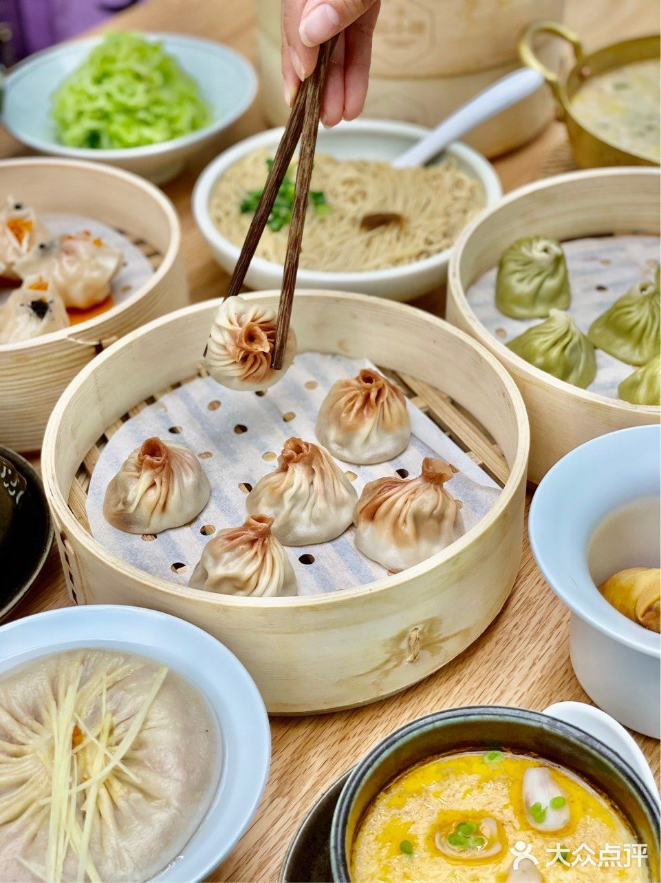杭州探店｜魔都必吃榜排队两小时的🏅️头奖小笼包。