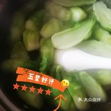 吐司面包+煎蛋(里面有切碎的德国小香肠)+味增汤