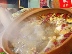 炭炉果鸡煲-威邵鸡煲(西华路总店)