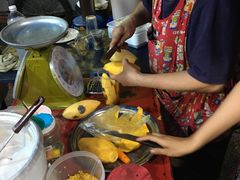 -芒果糯米饭摊子