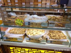 面包甜点陈列柜-老鼎丰(靖宇街总店)