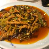 肉质很嫩,那个绿色的菜也还不错,也不是很油