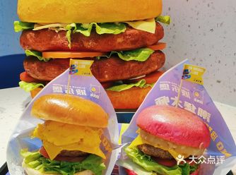 简直是绝配 粉色的面包视觉冲击力特别强