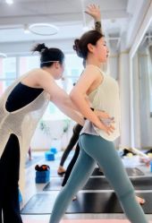 -亚太瑜伽普拉提学院