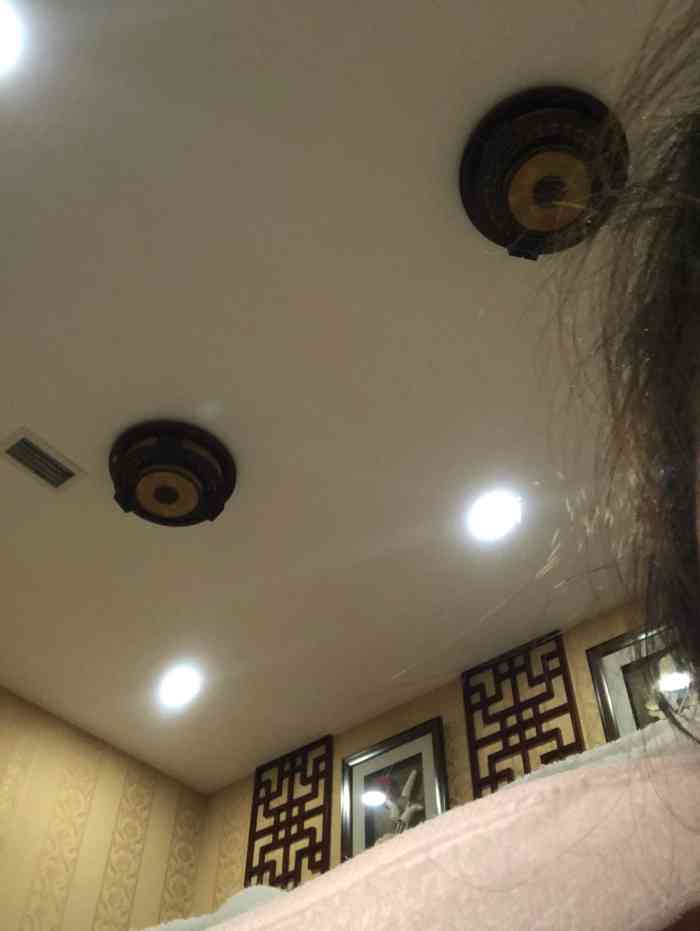 性价比不高,不推荐,挺一般的.