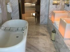 -上海滴水湖皇冠假日酒店