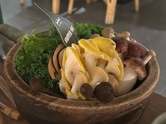 -三出山火锅(南京万象天地店)