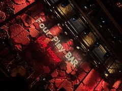 -FOUR PLAY BAR