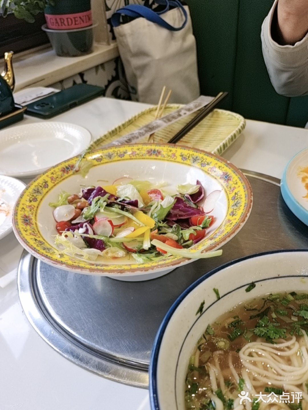 家门口的新疆餐馆，吃了好几年，味道依旧没变