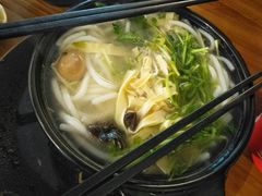 -丽虹云南过桥米线(兴工街店)