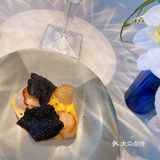 一楼是喝下午茶的，酒店前台也在那！二楼是吃西餐的