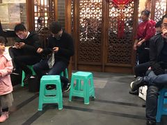 等位区-锅首鲜品火锅(鸳鸯店)