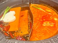 -宽板凳老灶火锅(台湾街店)