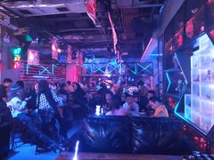 -UP嘻哈酒吧(粉巢店)