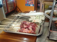 -哈尔滨小酒馆·鲜肉现穿自助烧烤(康新花园店)