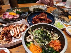 -草家酱蟹炭火烤肉店(珲春南路一店)