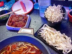 -路边边地标烧烤·川菜·小龙虾·音乐酒馆(良乡长虹店)