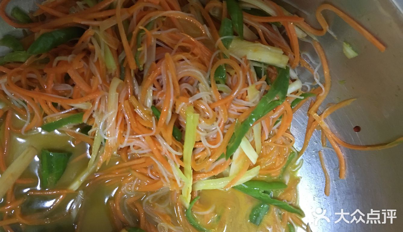 小白兔爱吃的胡萝卜营养丰富凉拌也好吃