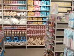 -名创优品(北京新中关购物中心地铁层店)