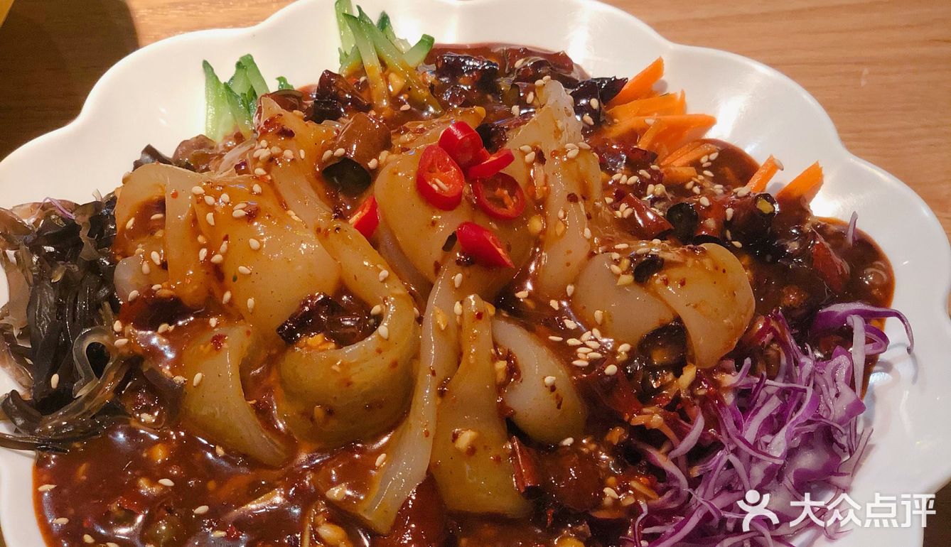 人均60多嘴肉蟹煲的鸡爪煲好吃到爆炸